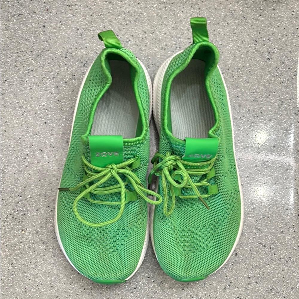 Green Athletic Shoes Lightweight Breathable Design